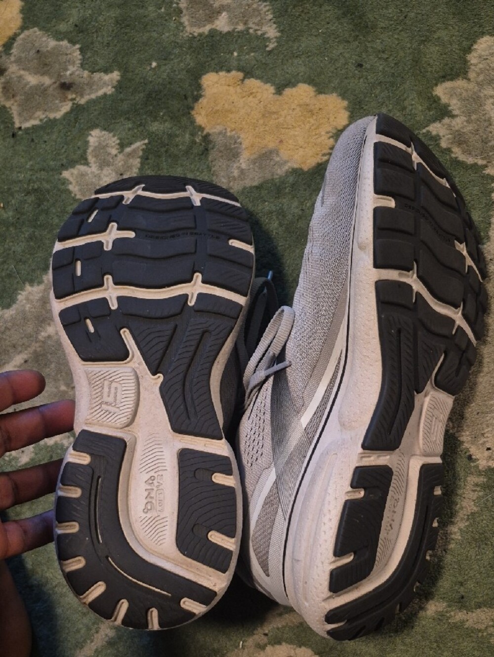 Brooks Men's Light Gray Lace-Up Running Shoes - Picture 5 of 12
